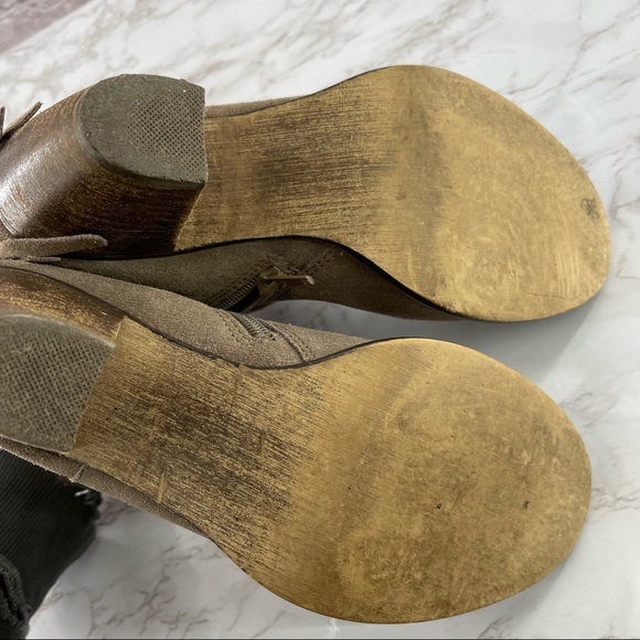 Steve Madden Suede Ankle Booties Zip Up Taupe Block Heel Size 7.5 - Picture 5 of 8